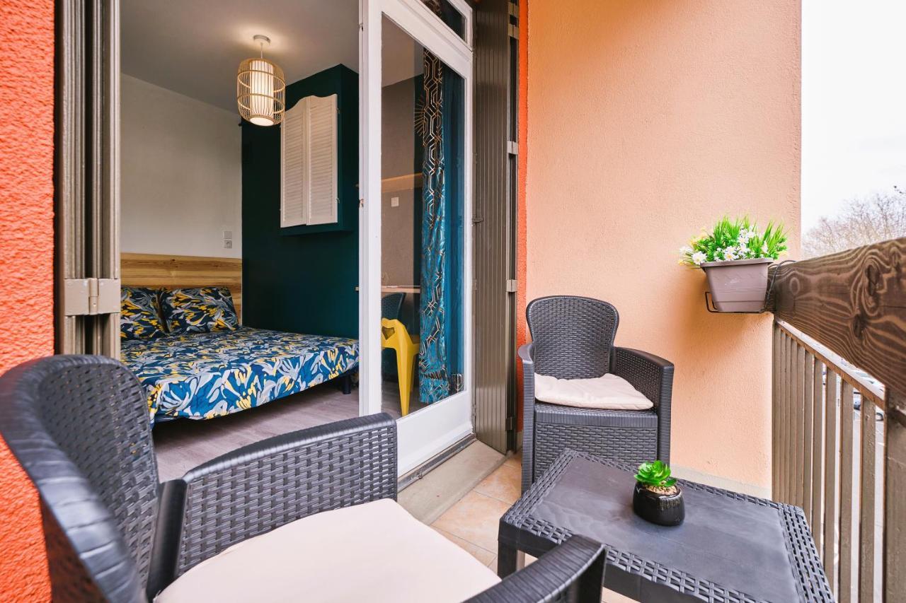 Tout Confort ! Climatisation, Centre-Ville, Parking, Terrasse, Wifi, Netflix Carcassonne Luaran gambar