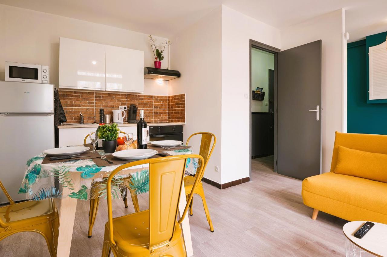 Tout Confort ! Climatisation, Centre-Ville, Parking, Terrasse, Wifi, Netflix Carcassonne Luaran gambar
