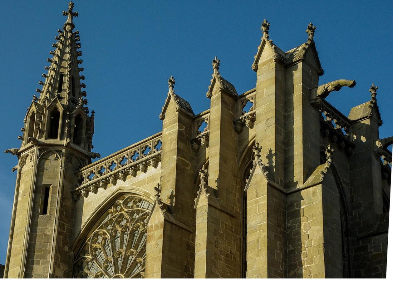 Tout Confort ! Climatisation, Centre-Ville, Parking, Terrasse, Wifi, Netflix Carcassonne Luaran gambar