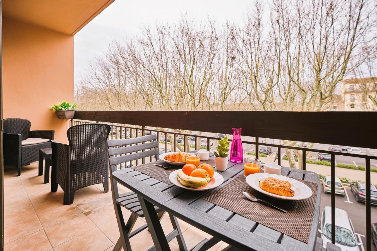 Tout Confort ! Climatisation, Centre-Ville, Parking, Terrasse, Wifi, Netflix Carcassonne Luaran gambar