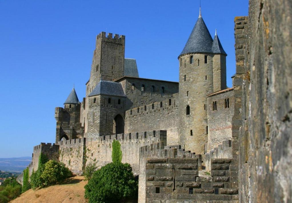 Tout Confort ! Climatisation, Centre-Ville, Parking, Terrasse, Wifi, Netflix Carcassonne Luaran gambar
