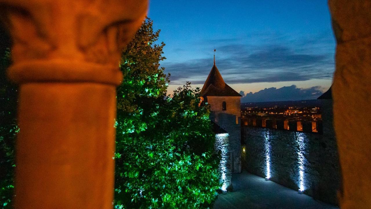 Tout Confort ! Climatisation, Centre-Ville, Parking, Terrasse, Wifi, Netflix Carcassonne Luaran gambar