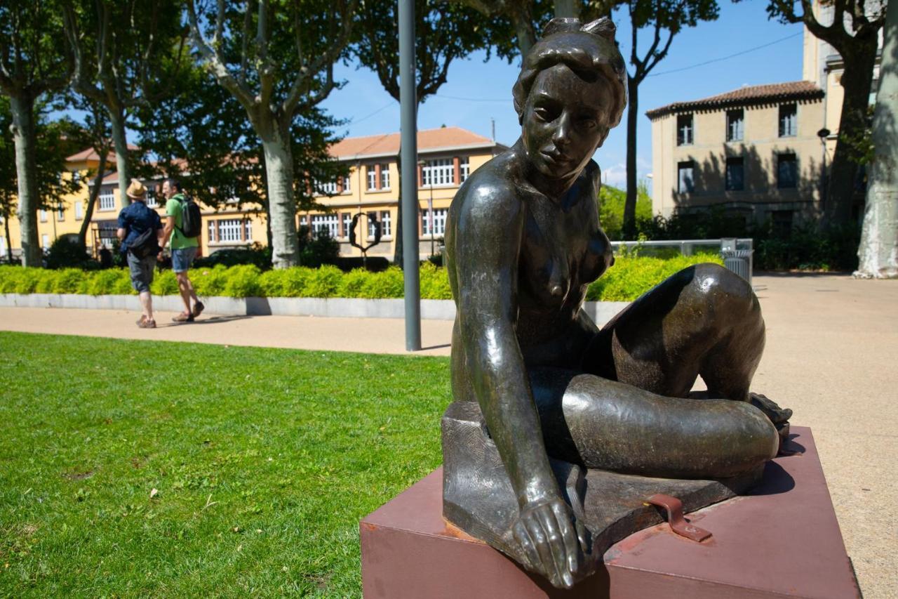 Tout Confort ! Climatisation, Centre-Ville, Parking, Terrasse, Wifi, Netflix Carcassonne Luaran gambar